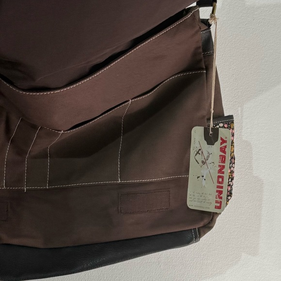 Union Bay floral crossbody messenger Y2K style bag with adjustable strap. - Picture 7 of 7